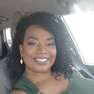 Meet your Posher, Dominique